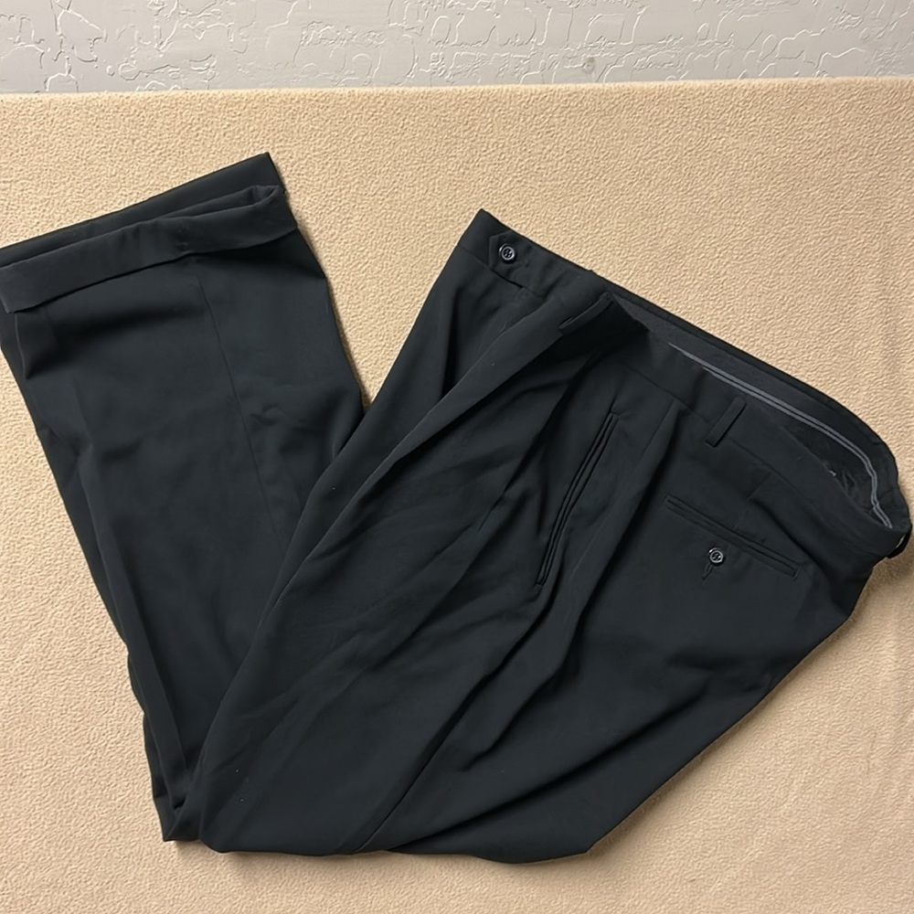 Liz Claiborne Men’s Cuffed Pleated Pants 42 X 32 Black Color